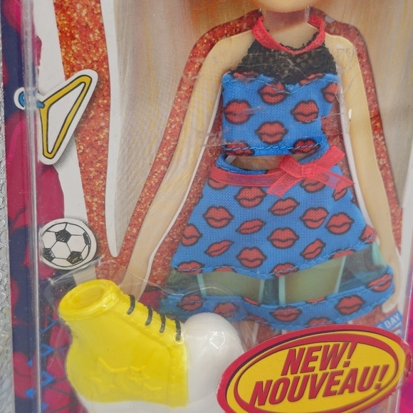 Bratz Kisses! Xoxo Fashion Pack 2015 - Picture 3 of 5